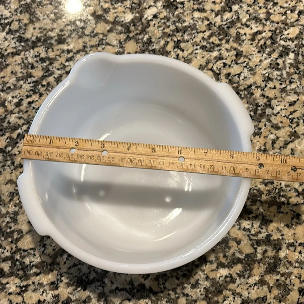 Vtg GlassBake 9 Made for Sunbeam White Glass Mixing Bowl 9” x 4 1/2” pour spout